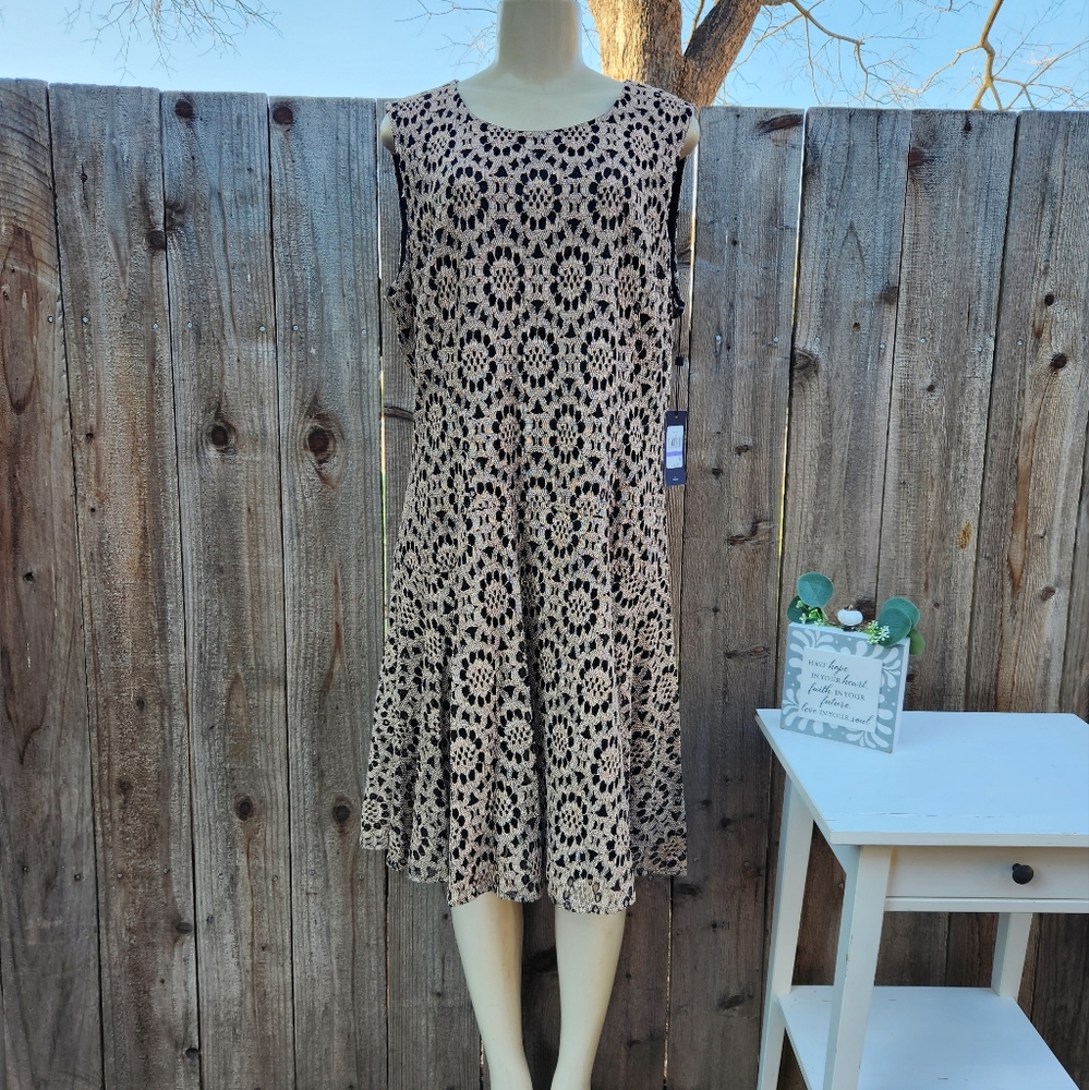 NWT Tommy Hilfiger Gold and Black Lace Dress Size 18